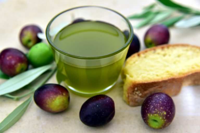 warum-schmeckt-olivenöl-bitter-und-wann-schmeckt-es-ranzig